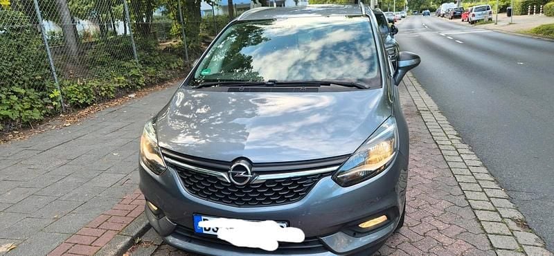 Grau Gebraucht 2018 Opel Zafira Tourer Van / Kleinbus | 12.999 € (Fairer Preis) - Bild 1/4