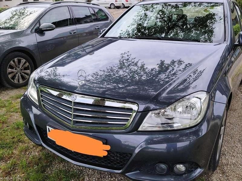 Grau Gebraucht 2012 Mercedes C200 Limousine | 12.500 € (Fairer Preis) - Bild 1/4