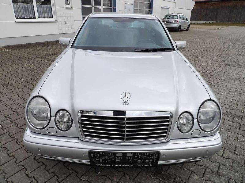 Gebraucht Mercedes E320 Avantgarde 224 PS (164 kW) 1999 Brilliantsilber Limousine