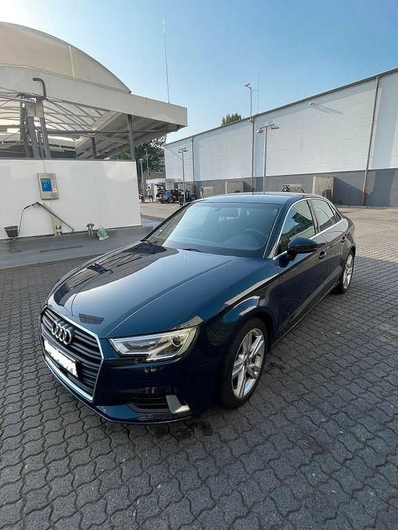 Gebraucht Audi A3 Comfort 116 PS (85 kW) 2019 Blau Limousine