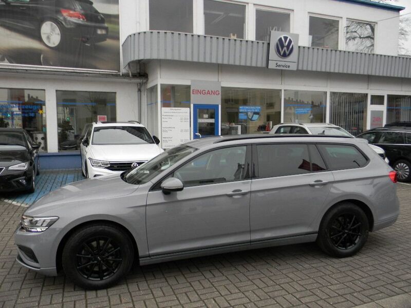 Grau Gebraucht 2023 VW Passat Kombi | 27.998 € (Superpreis) - Bild 1/4