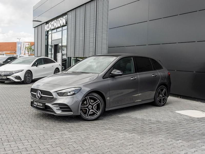 Mountaingrau metallic Gebraucht 2022 Mercedes B250e AMG Van / Kleinbus | 26.436 € (Fairer Preis) - Bild 1/4
