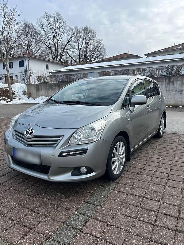 Gebraucht Toyota Verso 150 PS (110 kW) 2012 Grau Van / Kleinbus