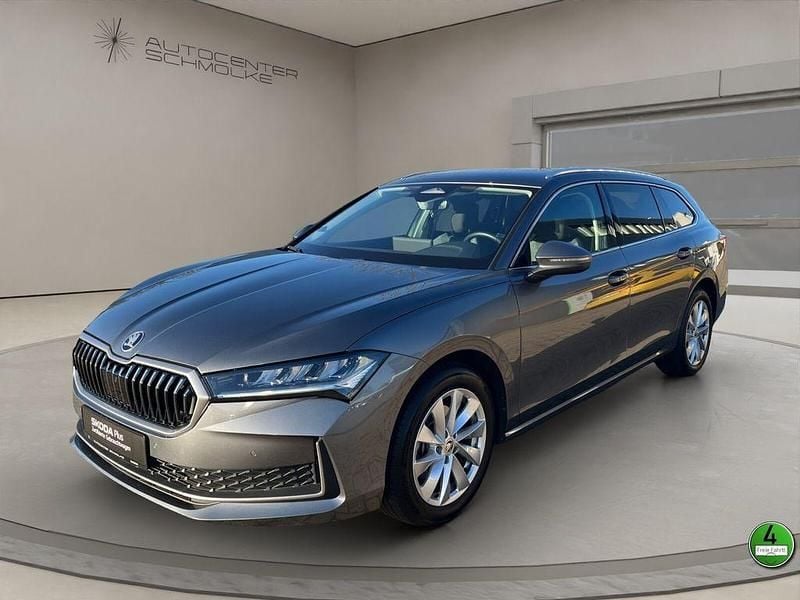 Grau Gebraucht 2024 Skoda Superb Selection Kombi | 33.900 € (Guter Preis) - Bild 1/4