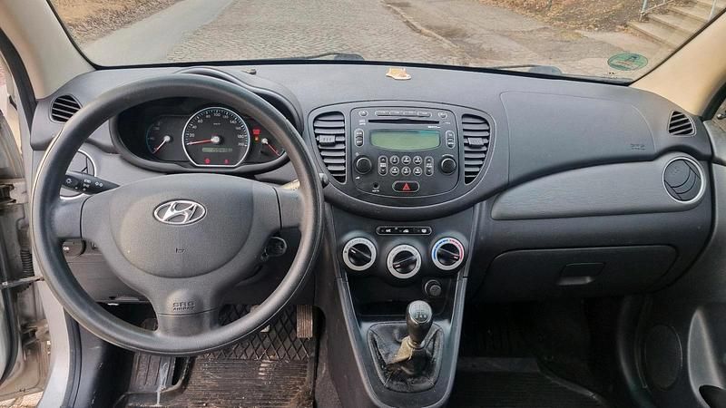 Gebraucht Hyundai i10 69 PS (50 kW) 2009 Silber Kleinwagen