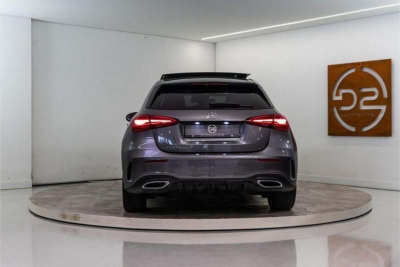 Gebraucht Mercedes A250 Premium 218 PS (160 kW) 2025 Grau Limousine