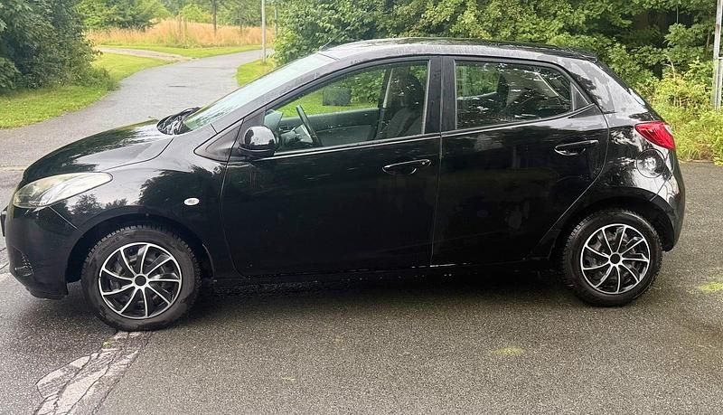 Schwarz Gebraucht 2010 Mazda 2 Limousine | 1.250 € (Fairer Preis) - Bild 1/4