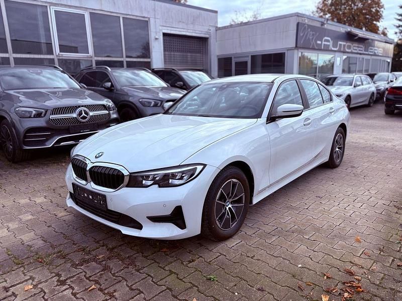 Weiß Gebraucht 2022 BMW 318 Limousine | 25.990 € (Superpreis) - Bild 1/4