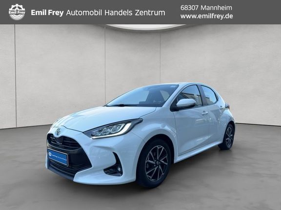 Schneeweiß Gebraucht 2021 Toyota Yaris Team | 15.990 € (Fairer Preis) - Bild 1/4