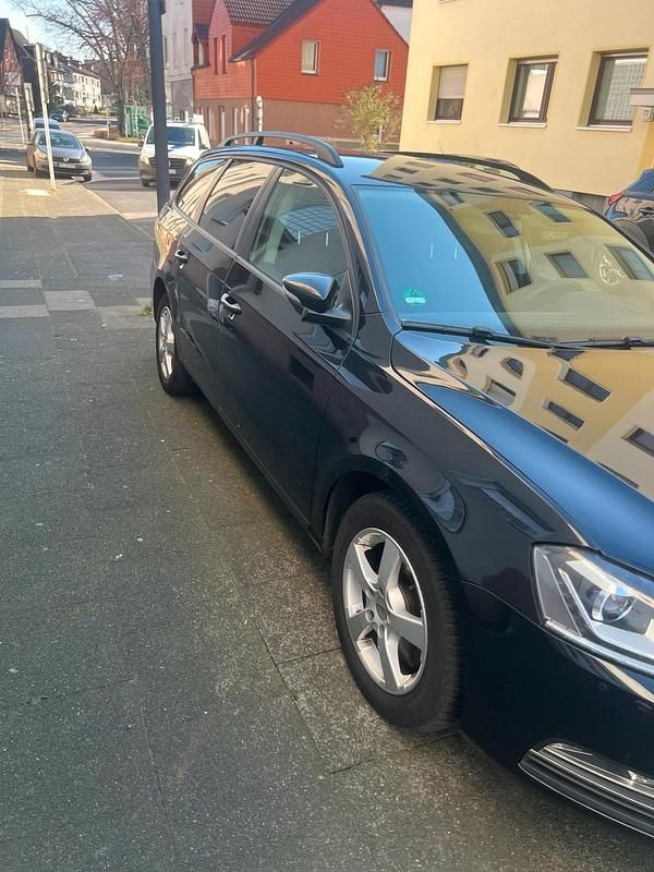 Gebraucht VW Passat 140 PS (102 kW) 2011 Schwarz Kombi