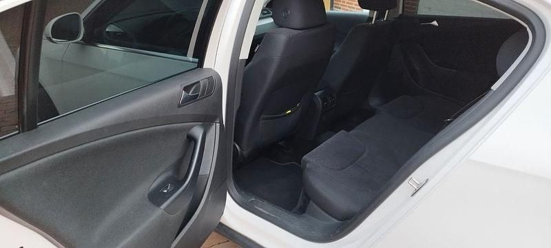 Gebraucht VW Passat Comfortline 122 PS (89 kW) 2011 Weiß Limousine