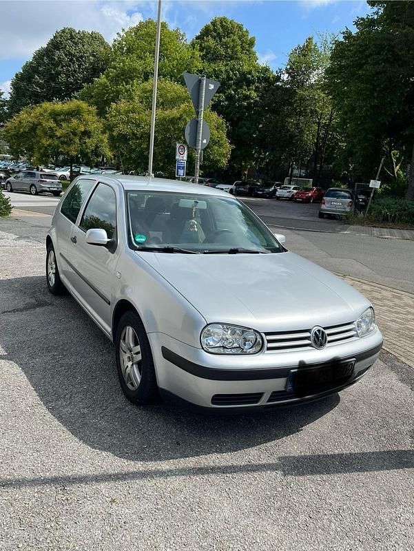 Silber Gebraucht 2002 VW Golf IV Limousine | 2.500 € (Fairer Preis) - Bild 1/4