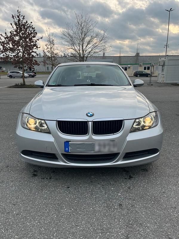 Gebraucht BMW 320 163 PS (119 kW) 2007 Silber Kombi