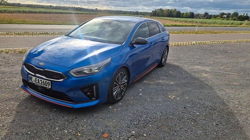 Blau Gebraucht 2021 Kia ProCeed Kleinwagen | 22.950 € (Guter Preis) - Bild 1/4