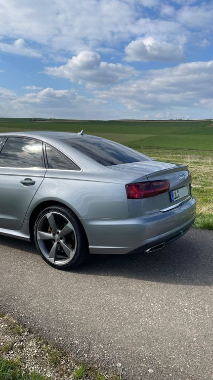 Grau Gebraucht 2015 Audi A6 Ambiente Limousine | 22.690 € (Fairer Preis) - Bild 1/4