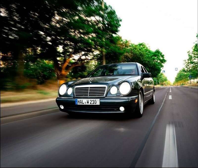 Blau Gebraucht 1996 Mercedes E280 Elegance Limousine | 9.500 € - Bild 1/4