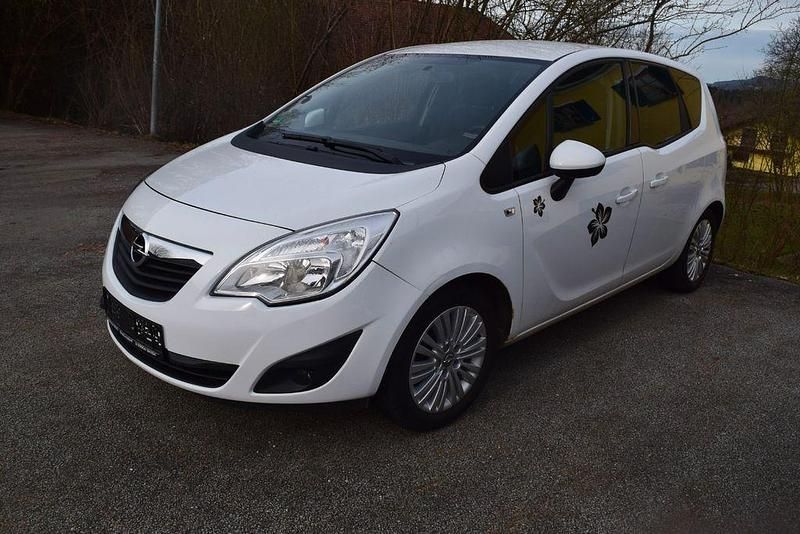 Gebraucht Opel Meriva Design Edition 131 PS (96 kW) 2011 Weiß Van / Kleinbus