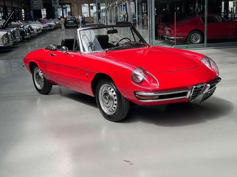 Gebraucht Alfa Romeo Spider 109 PS (80 kW) 1967 Rot Cabrio