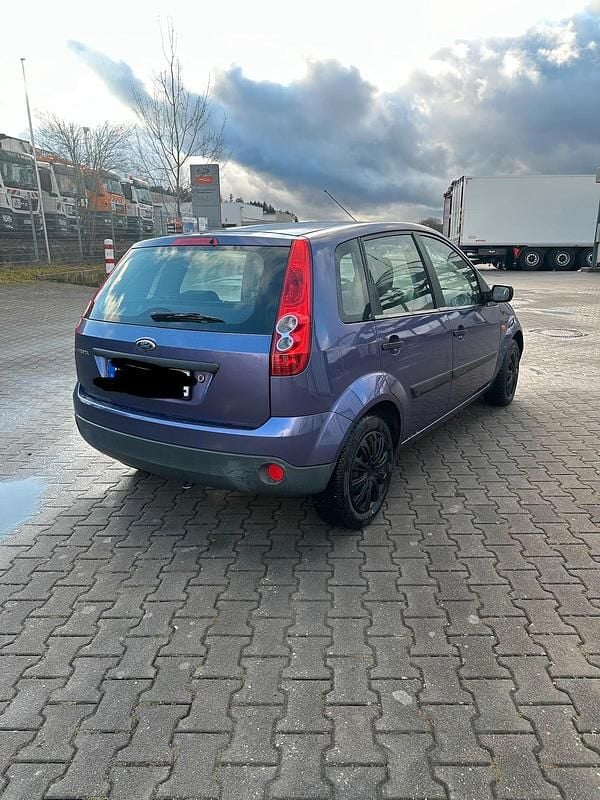 Gebraucht Ford Fiesta 69 PS (50 kW) 2006 Violet Kleinwagen