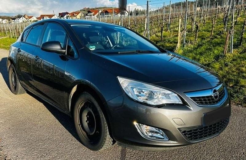 Gebraucht Opel Astra Design Edition 140 PS (102 kW) 2011 Grau Limousine