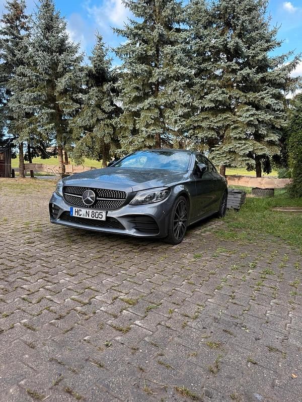 Grau Gebraucht 2019 Mercedes C300 Coupé | 35.000 € (Etwas zu teuer) - Bild 1/4