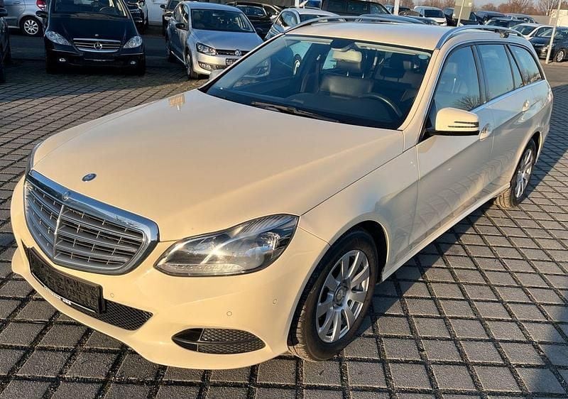 Gebraucht Mercedes E200 136 PS (100 kW) 2016 Beige Limousine