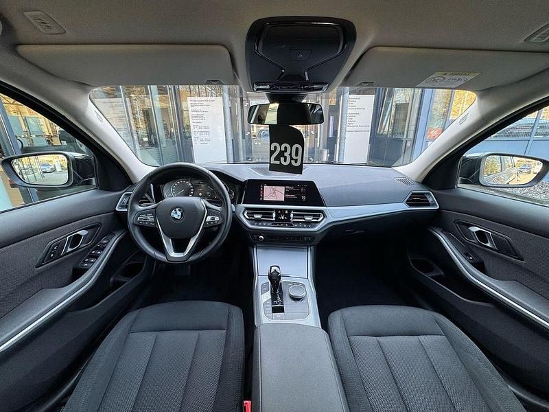 Gebraucht BMW 318 Efficient Dynamics 150 PS (110 kW) 2021 Black sapphire Limousine