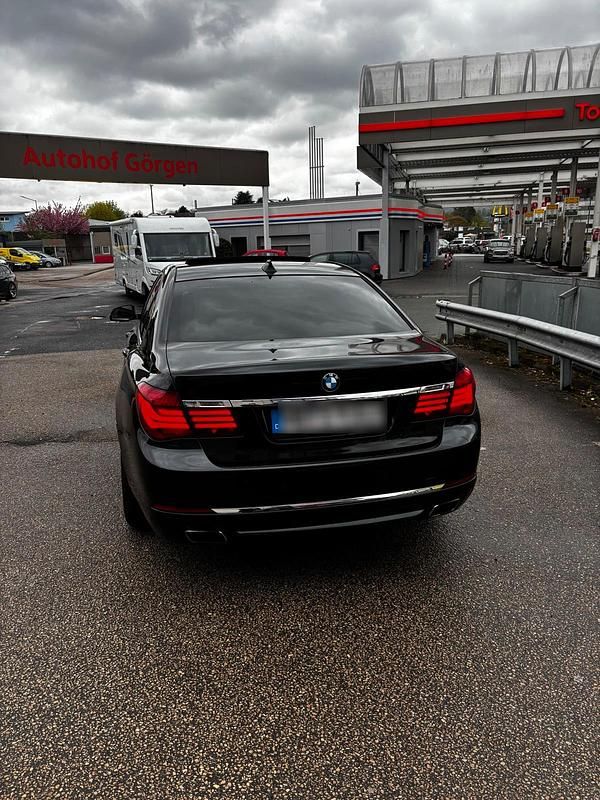 Gebraucht BMW 740 313 PS (230 kW) 2013 Schwarz Limousine