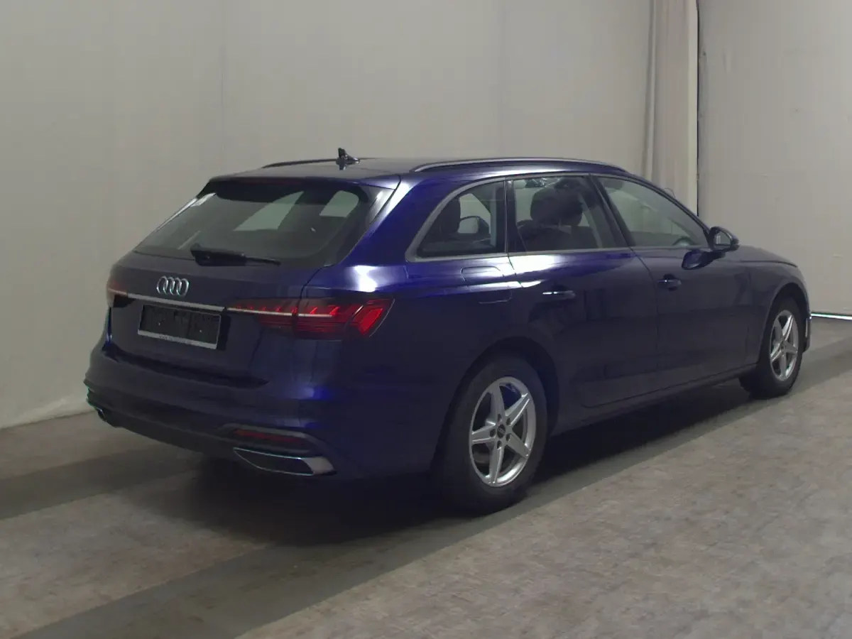 Gebraucht Audi A4 Ambiente 163 PS (119 kW) 2022 Blau Kombi