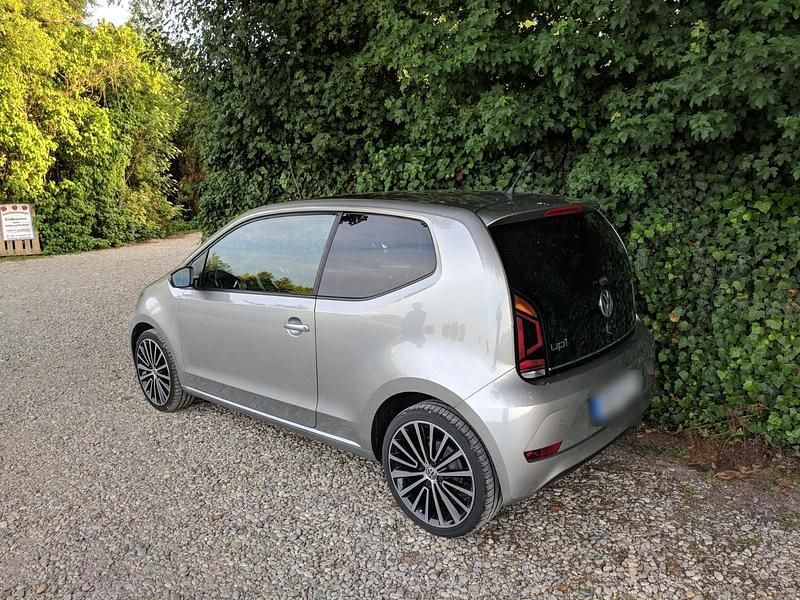 Gebraucht VW up! high up! 75 PS (55 kW) 2017 Andere farben Kleinwagen
