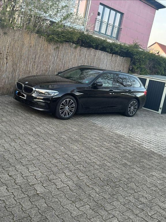 Gebraucht BMW 530 Shadowline 252 PS (185 kW) 2019 Schwarz Kombi