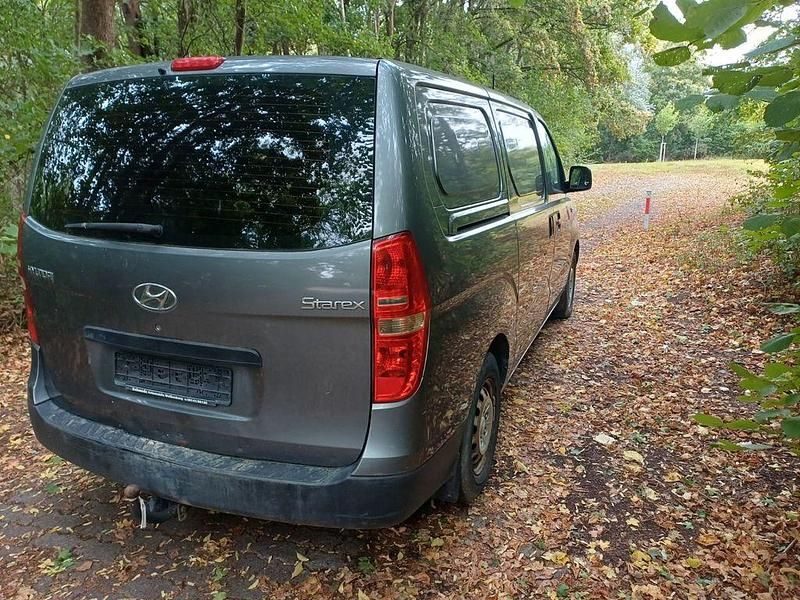 Gebraucht Hyundai H-1 136 PS (100 kW) 2012 Grau Van / Kleinbus