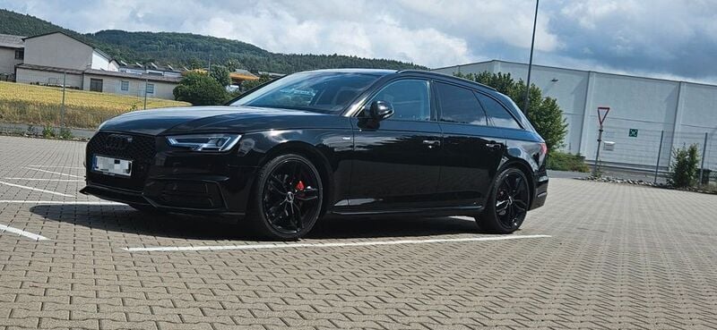 Schwarz Gebraucht 2017 Audi A4 Black Edition Limousine | 22.500 € - Bild 1/1