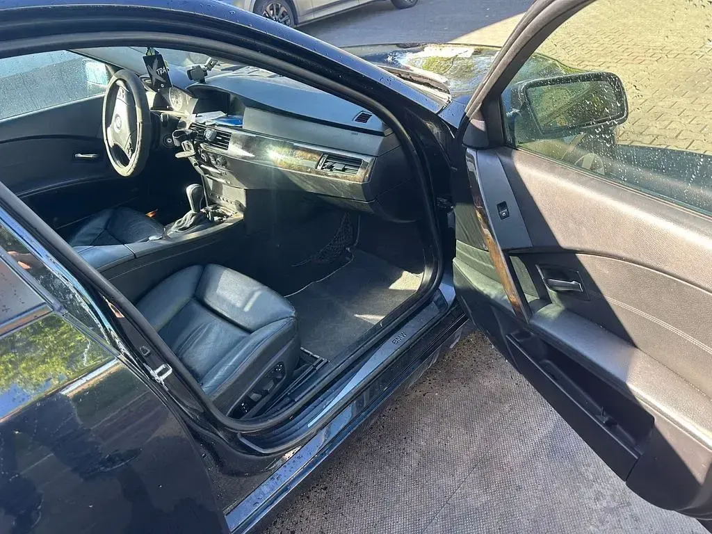 Second-hand BMW 530 218 CP (160 kW) 2003 Negru Berlinǎ