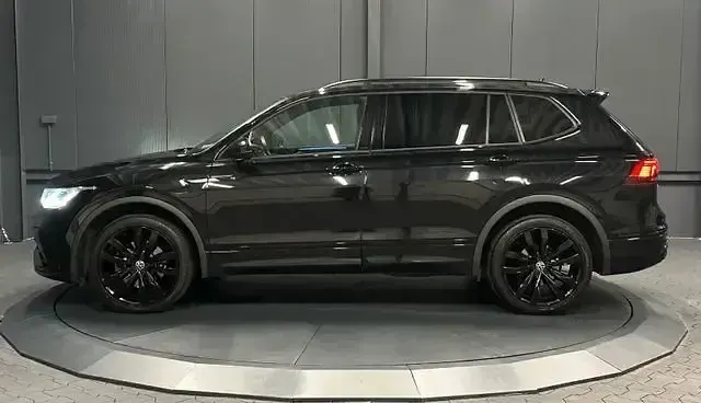 Gebraucht VW Tiguan Allspace Style 200 PS (147 kW) 2022 Deep black perleffekt SUV