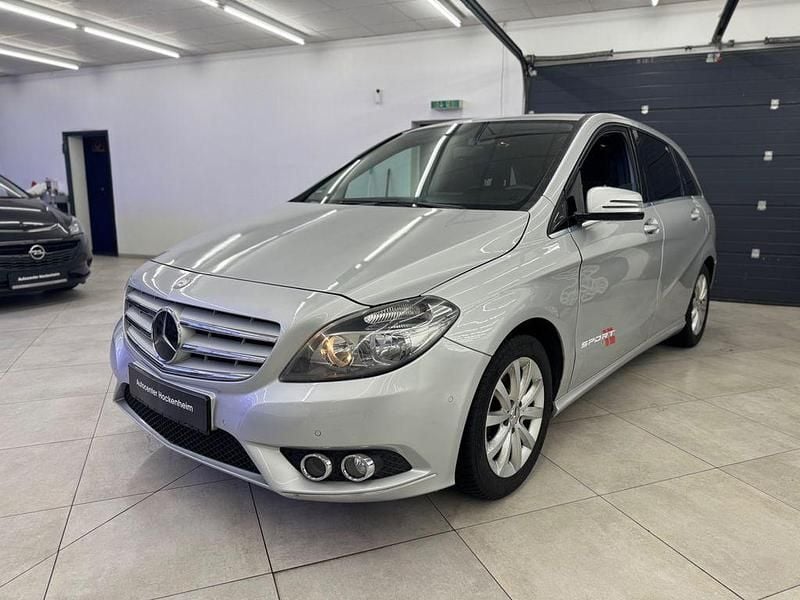 Gebraucht Mercedes B180 109 PS (80 kW) 2012 Hellelfenbein Van / Kleinbus