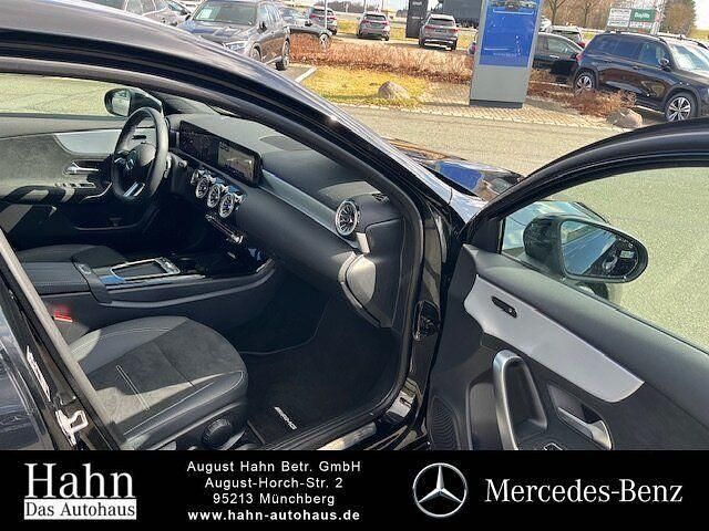 Gebraucht Mercedes A200 AMG 163 PS (119 kW) 2025 Lack kosmosschwarz Limousine