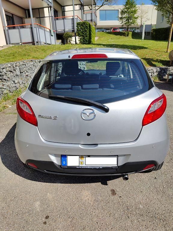 Gebraucht Mazda 2 Inclusive 103 PS (75 kW) 2008 Silber Kleinwagen
