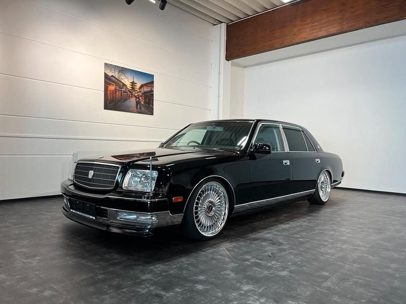 Schwarz Gebraucht 2008 Toyota Century Limousine | 63.990 € - Bild 1/4