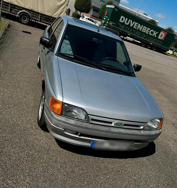 Silber Gebraucht 1992 Ford Escort Limousine | 3.300 € - Bild 1/4