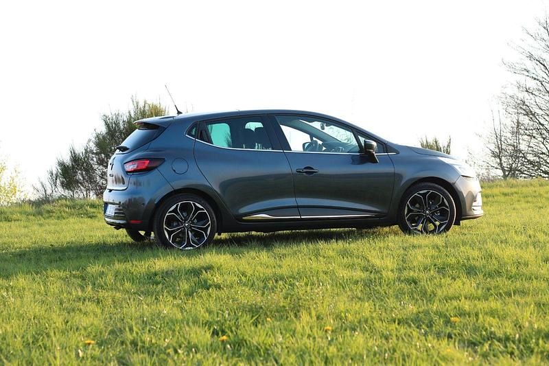 Gebraucht Renault Clio IV Intens 118 PS (86 kW) 2017 Grau Kleinwagen