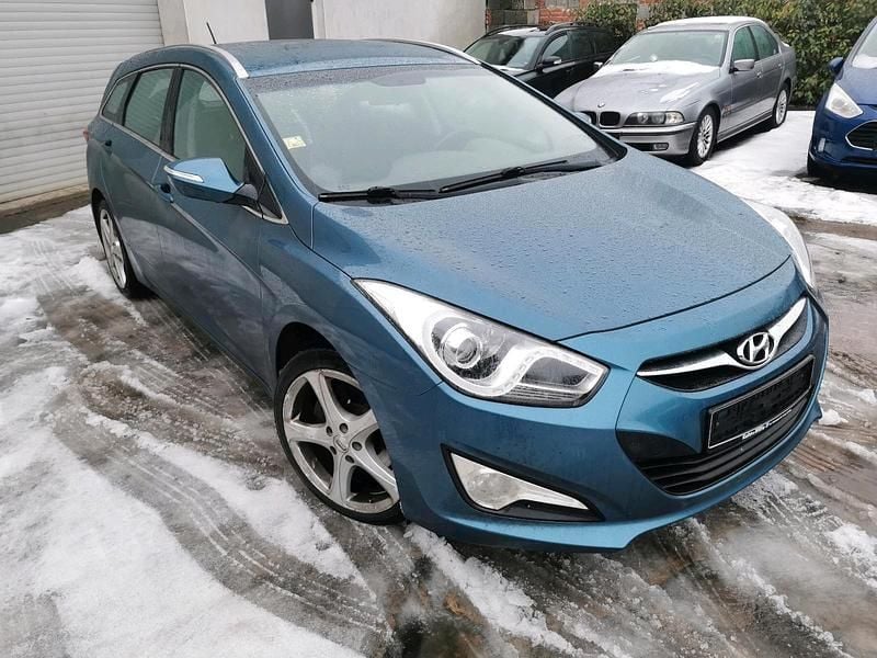 Gebraucht Hyundai i40 Edition 135 PS (99 kW) 2012 Blau Kombi