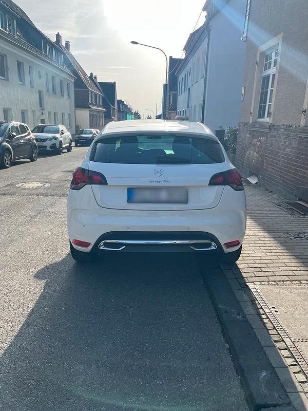 Gebraucht Citroën DS4 So Chic 120 PS (88 kW) 2012 Weiß Kleinwagen