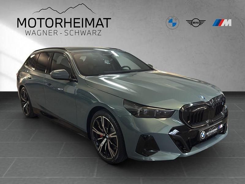Gebraucht BMW i5 Performance 250 kW (340 PS) 2025 Cape york gruen Kombi