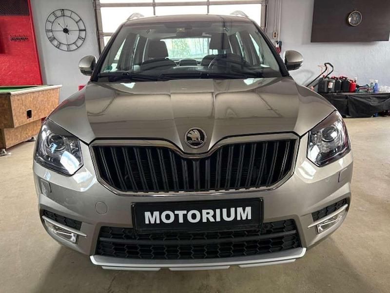 Usado Skoda Yeti Joy 150 HP (110 kW) 2017 Bege SUV