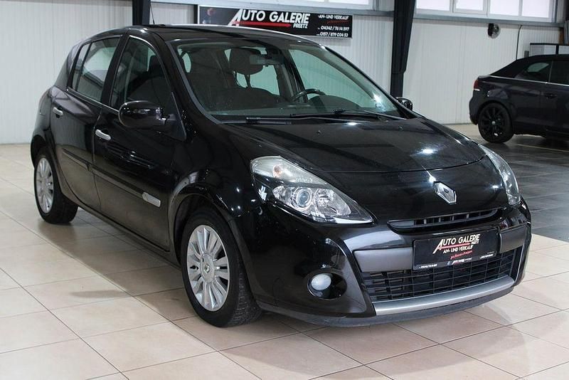 Schwarz Gebraucht 2010 Renault Clio III Dynamique Limousine | 5.590 € (Teuer) - Bild 1/4