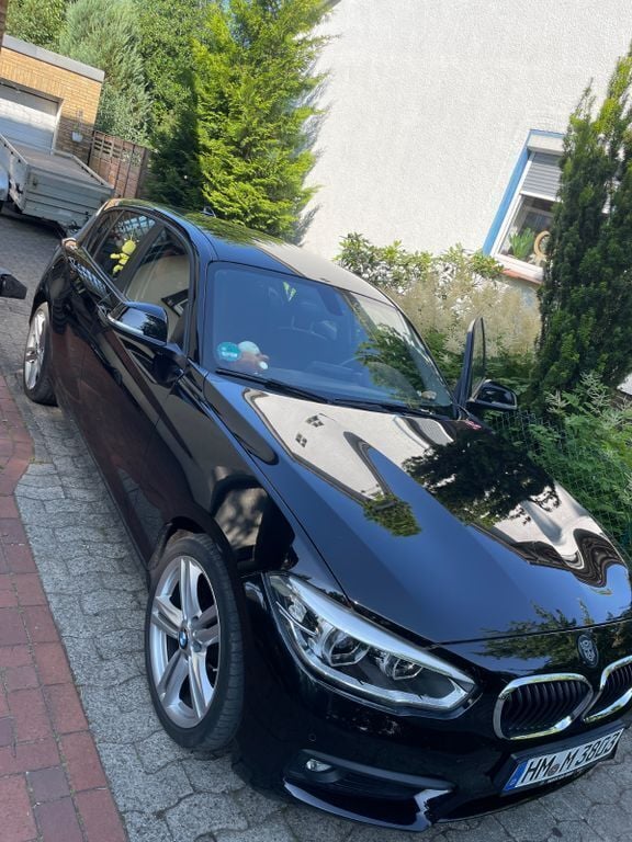Schwarz Gebraucht 2018 BMW 120 Advantage Kleinwagen | 22.100 € (Teuer) - Bild 1/4
