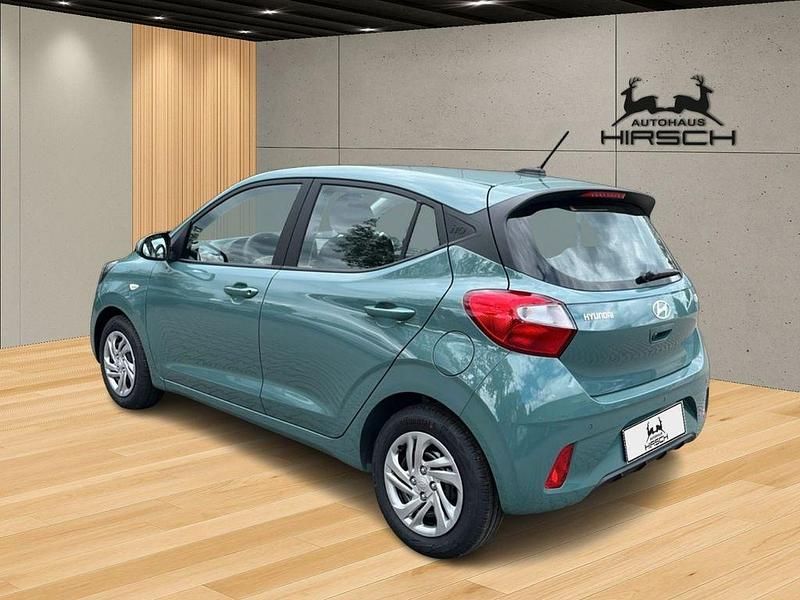 Gebraucht Hyundai i10 Select 63 PS (46 kW) 2025 Grün Kleinwagen