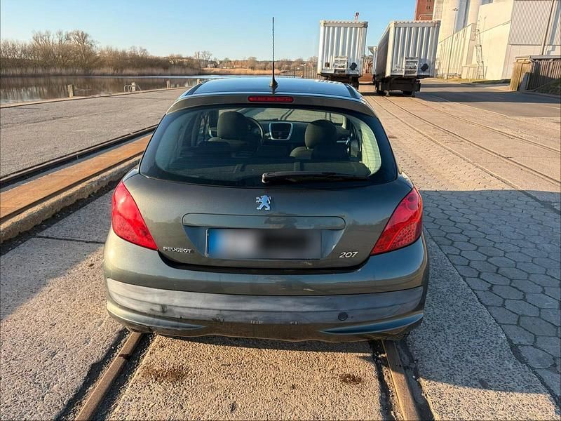Gebraucht Peugeot 207 95 PS (69 kW) 2009 Grau Kleinwagen