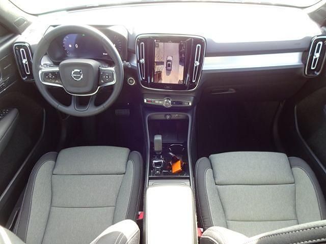 Neu Volvo XC40 Plus 163 PS (119 kW) 2025 Vapour grey / metallic SUV